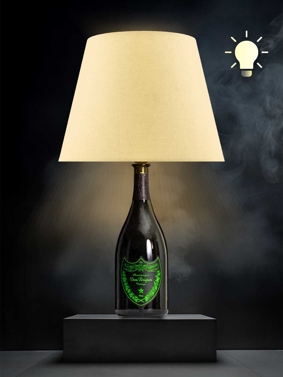 Lampe aus einer Dom Perignon Luminous Grün Flasche → Creme/Champagner, warmweiß