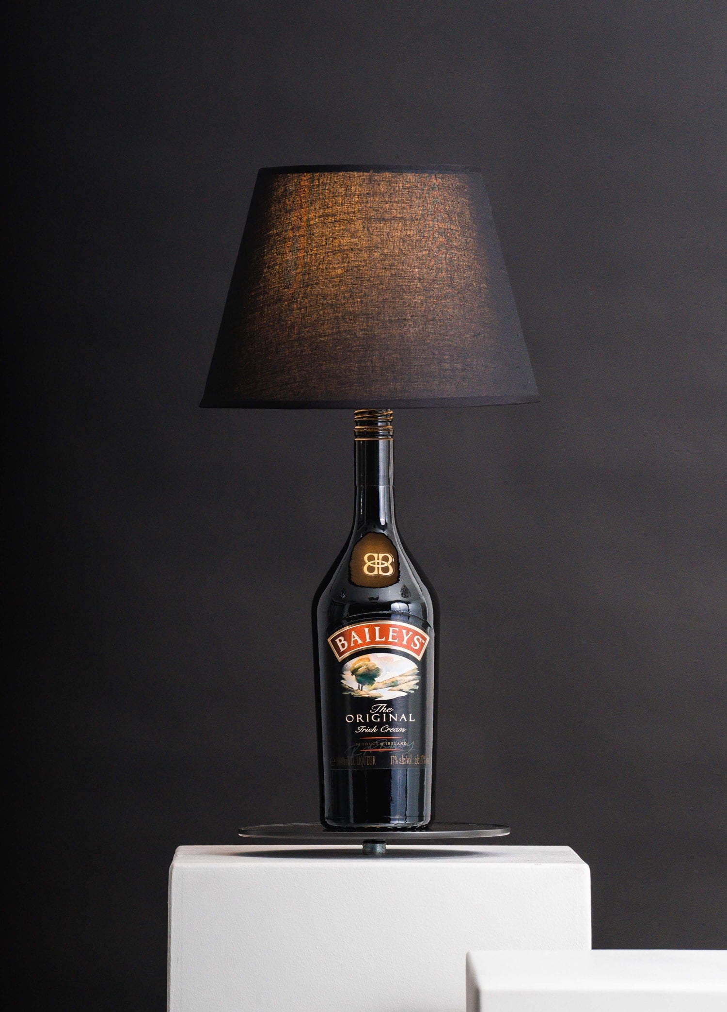 Lampe aus einer Baileys-Flasche → Front