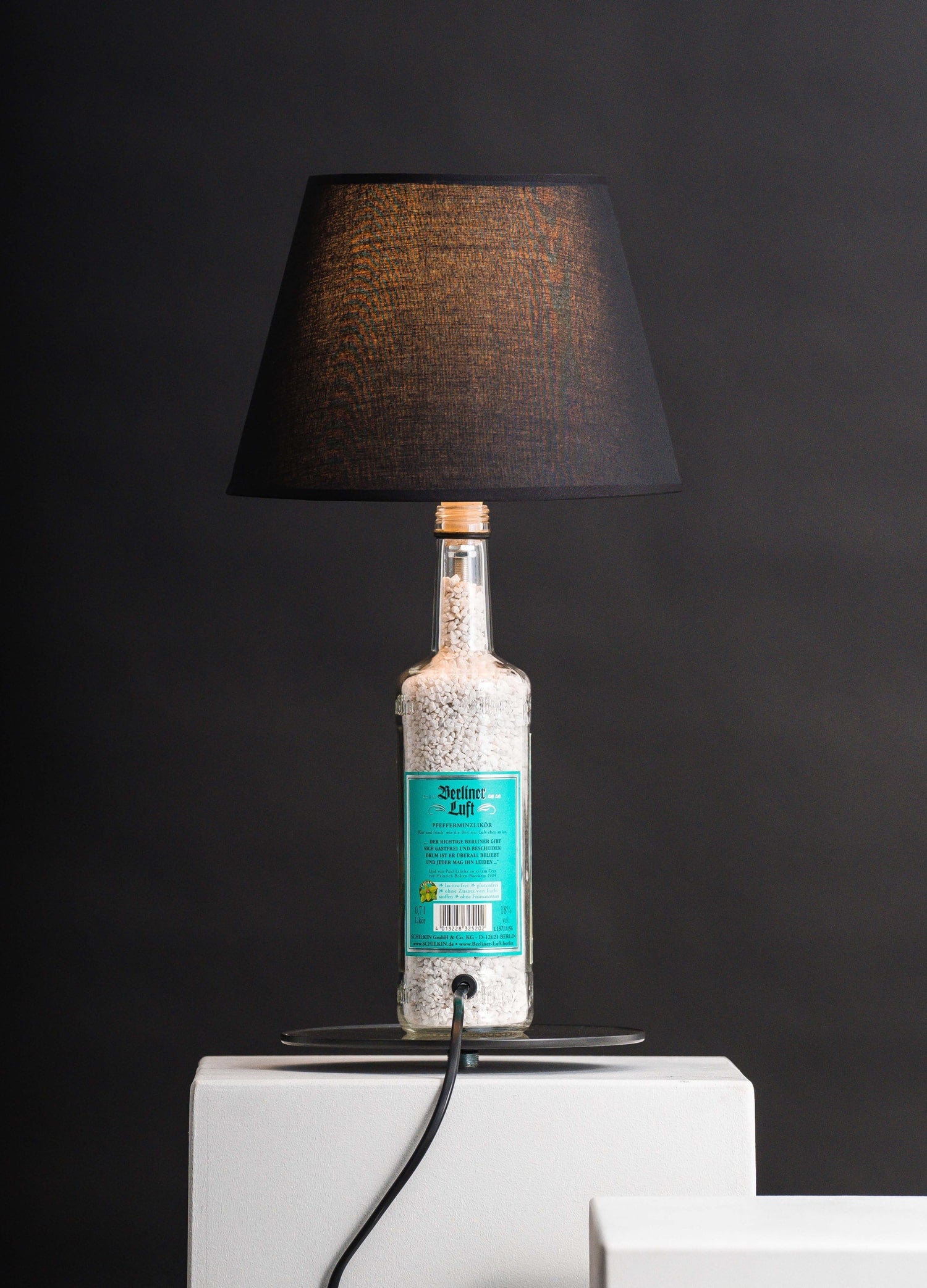 Rückseite Berliner Luft Flasche → zur Stehlampe umgebaut