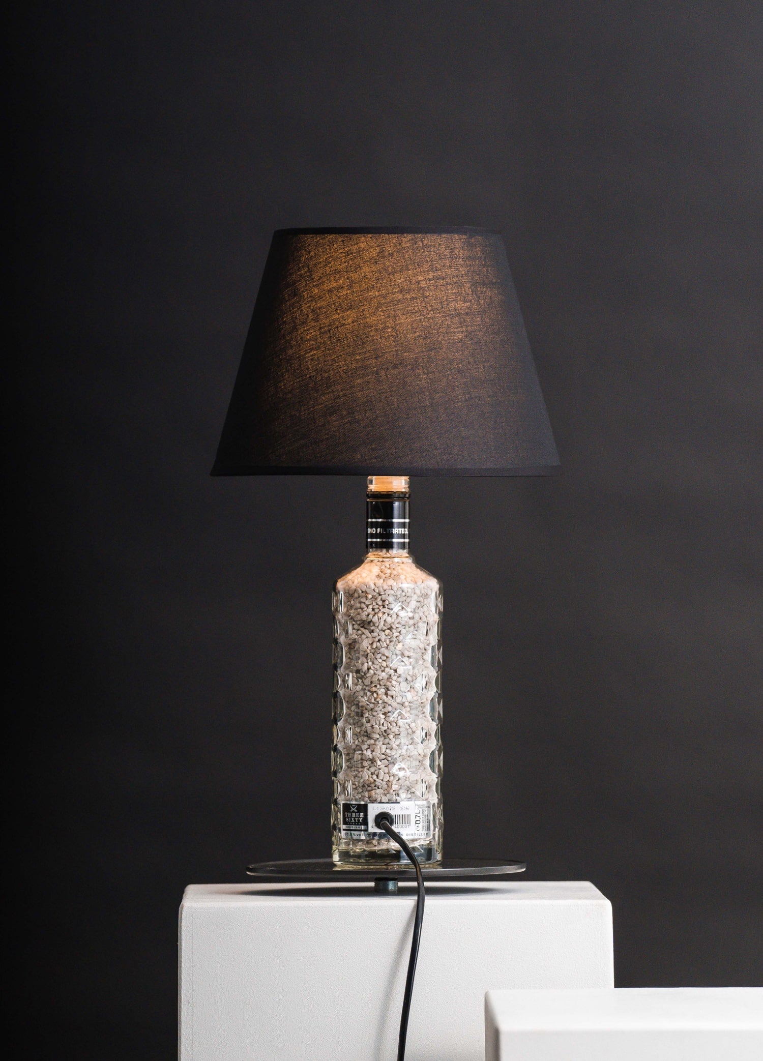 Rückseite Three Sixty Flasche als Stehlampe